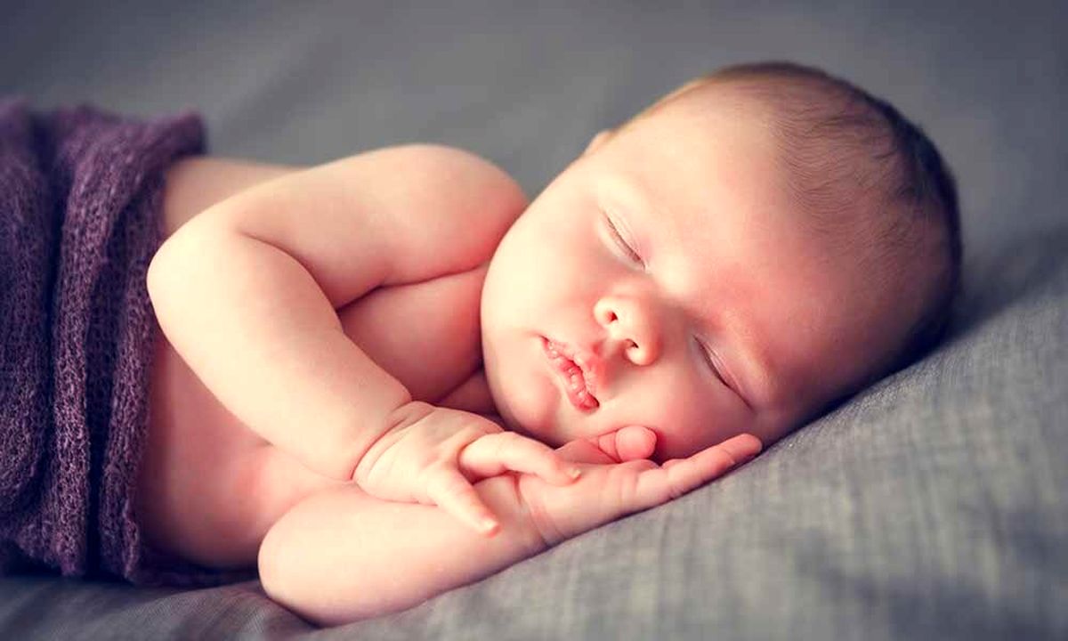 نوزاد باید چقدر شیرمادر بخورد؟