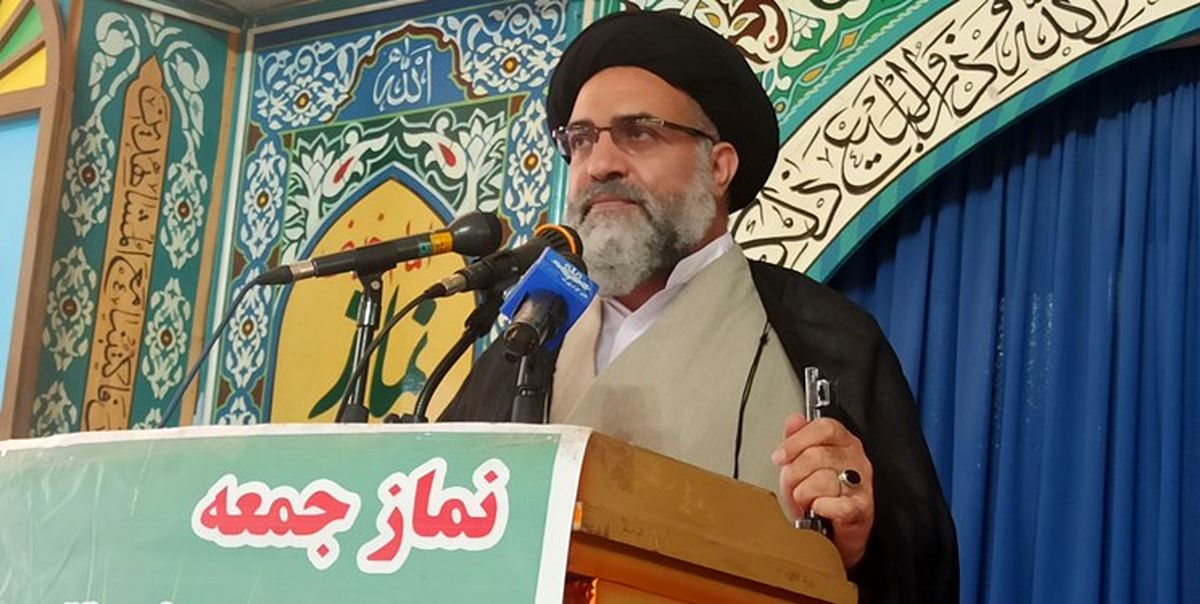 امام جمعه یاسوج: لباس‌ های جلف به صورت ارزان در مسیر زنان قرار می‌ گیرند تا بی‌ حیایی دختران ما را فراهم کنند