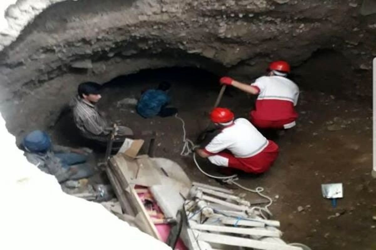 فرونشست زمین در فیروزکوه/ ۲ نفر نجات یافتند