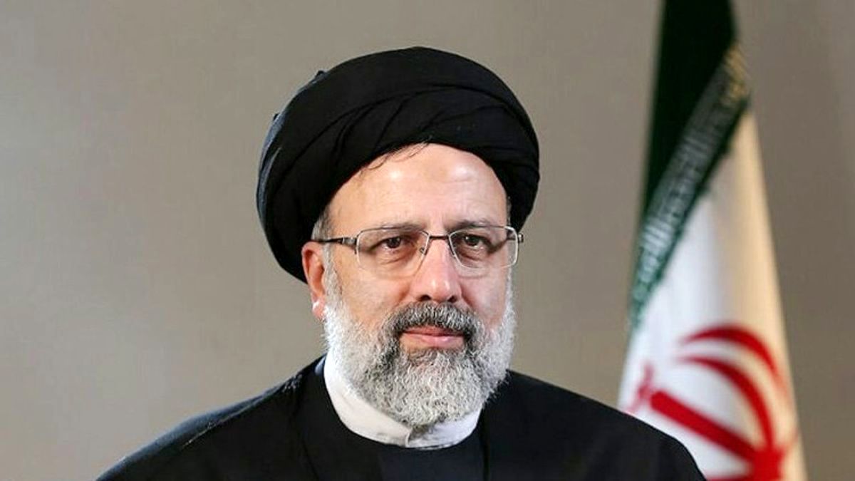 دفاع روزنامه کیهان از رئیسی به شیوه دفاعش از احمدی نژاد/ حسین شریعتمداری: یکی از معجزه‌های رئیسی این است که لال ها را شفا می دهد!