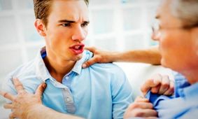 چرا نوجوانان روی والدین خود دست بلند می‌کنند؟