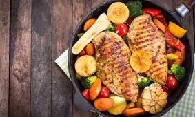طرز تهیه ۲ نوع غذای رژیمی با مرغ
