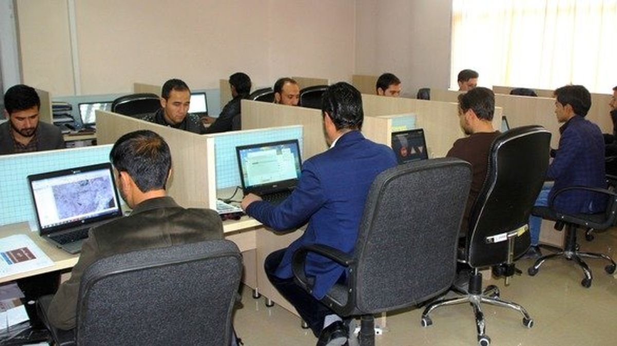 طالبان: کارمندان موسسات دولتی به محل کارشان بازگردند/ زنان با داشتن حجاب می توانند کار کنند