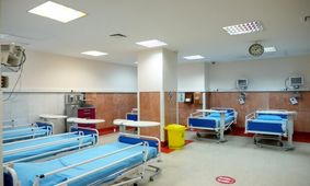 وضعیت نامناسب درمانگاه گرمسار مورد توجه مسئولان باشد