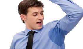 از بین بردن لکه های عرق از روی لباس