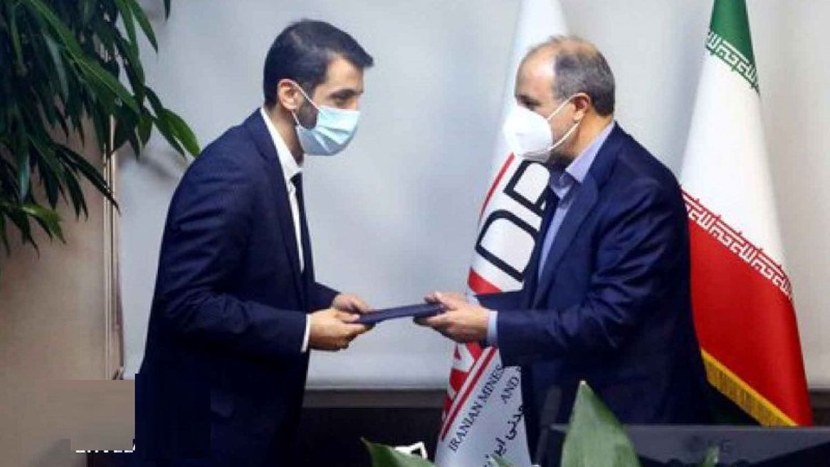 طیب نیا، مدیر جوان، نخبه و انقلابی سکان فولاد مبارکه را در دست گرفت