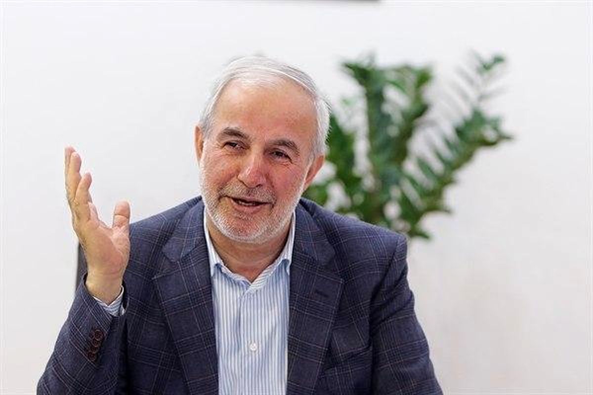 دولت شهامت کم کردن حقوق‌های نجومی را داشته باشد