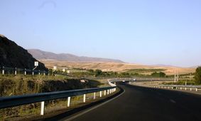 فوران نفت از بزرگراهی در بندرلنگه صحت ندارد