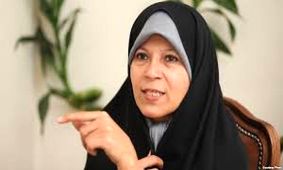 انتقاد فائزه هاشمی از عدم حضور زنان در ورزشگاه ها/مردان غیرت دارند و همسرانشان را همراهی می کنند