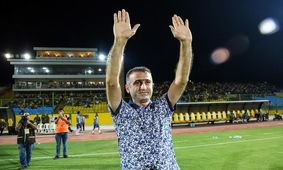 فراز کمالوند سرمربی تیم فوتبال صنعت نفت آبادان شد

