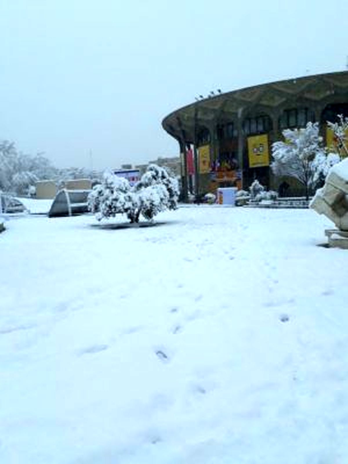 نمایی از تیاتر شهر پس از بارش برف