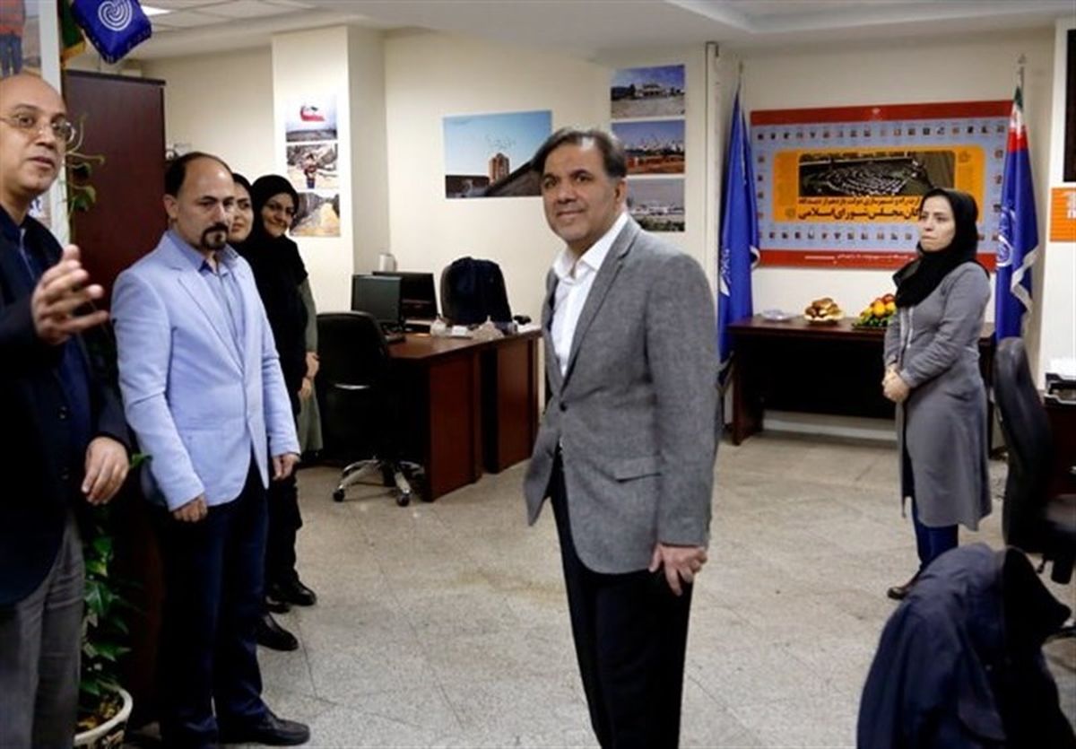 آخوندی حذف دوشغله های وزارت راه را از خودش شروع کرد