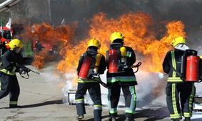 آتش سوزی در ساختمان هشت طبقه در خیابان ولیعصر