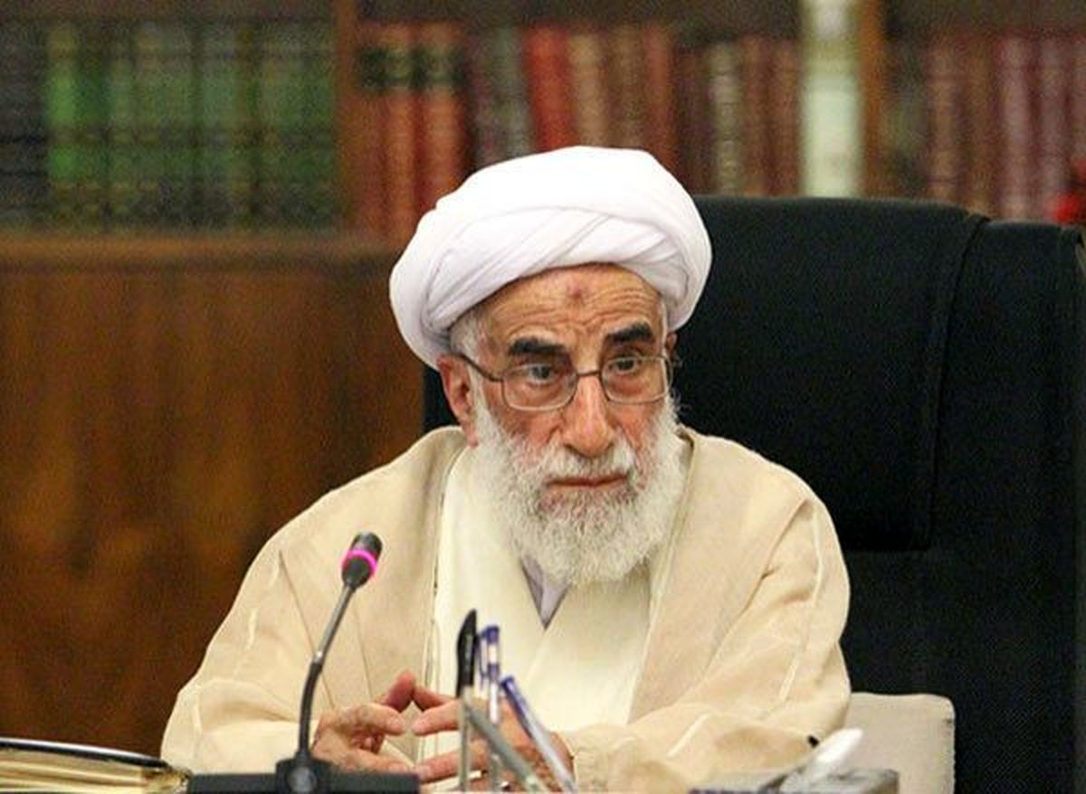 کسانی که در پی کنار گذاشتن حجاب هستند توبه کنند
