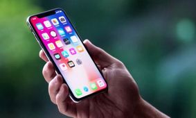 اپل بر سر قیمت پنل‌های اولد با سامسونگ رایزنی می کند