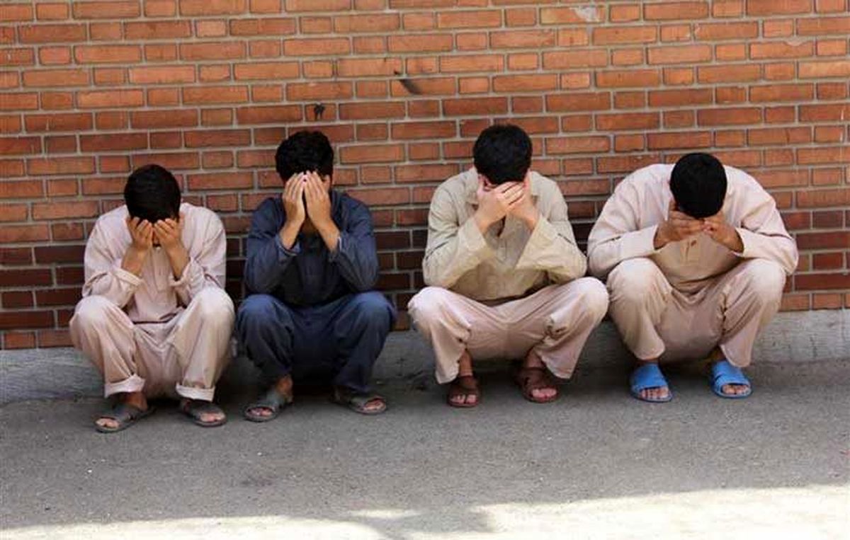اذیت و آزار گروهی به زن جوان در بیابان های جنوب تهران + عکس