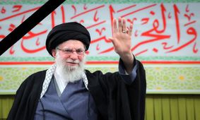 تشییع نمادین رهبر انقلاب در حرم امام موسی کاظم در سامرا/ ویدئو