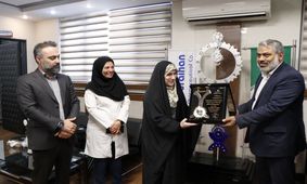 گواهینامه ی رعایت حقوق مصرف کنندگان در دستان «ابوریحان»