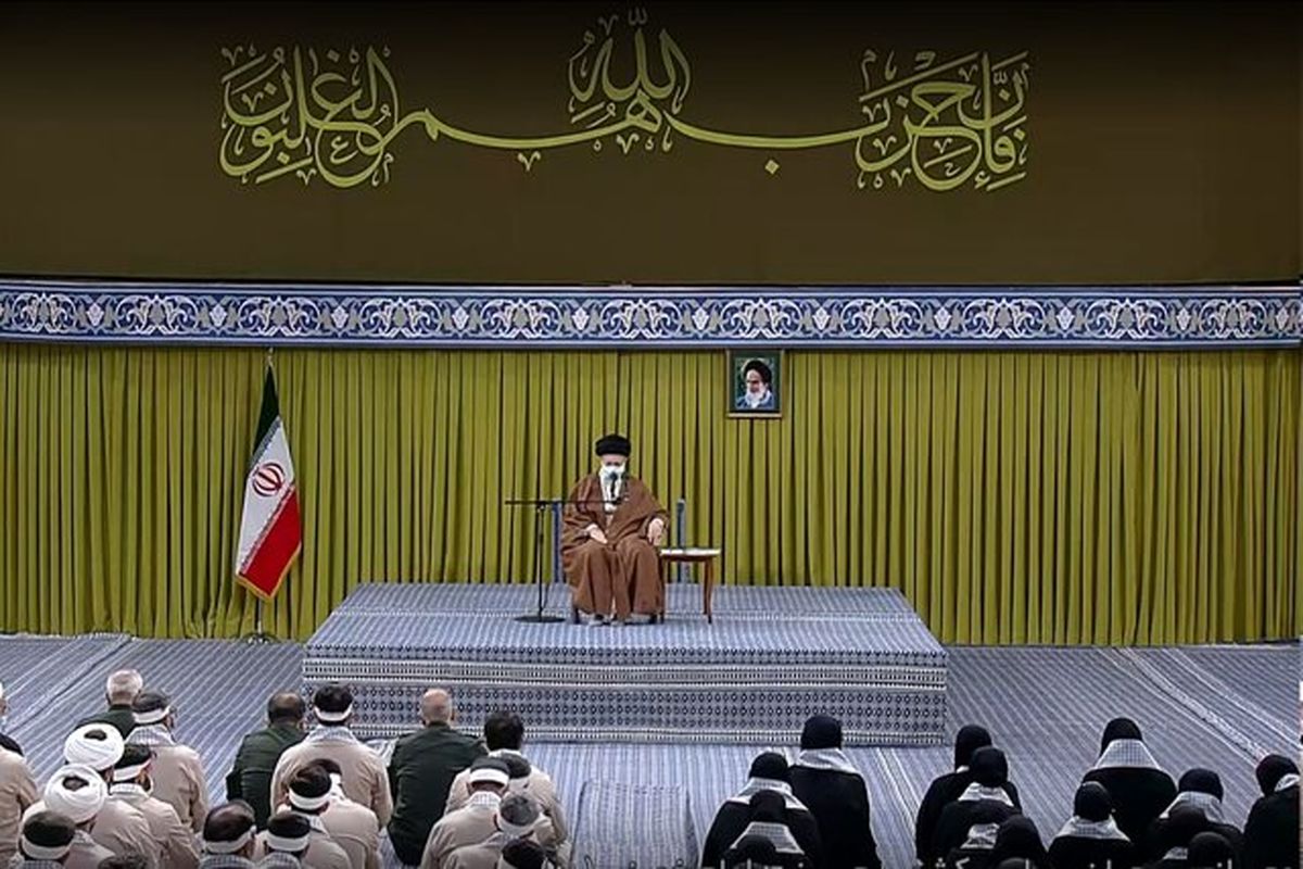 در قضایای اخیر بسیجی‌ها مظلوم واقع شدند/ بچه های تیم ملی چشم ما رو روشن کردند/ می گویند صدای ملت را بشنوید، صدای رعدآسای مردم 13 آبان بلند شد/ ویدئو