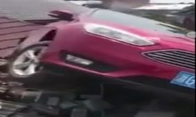 مثال هایی از قدرت بی نظیر خانومها در رانندگی!