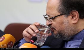"شریعتمداری" به کمیسیون صنایع نرفت