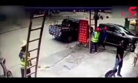 لحظه وحشتناک سقوط از نردبان+فیلم