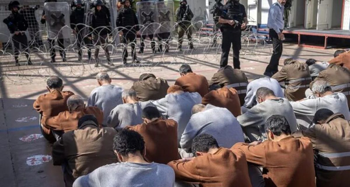 هاآرتص: اسرائیل اجازه بازدید محدود صلیب سرخ از محل نگهداری اسرای فلسطینی را صادر کرد  