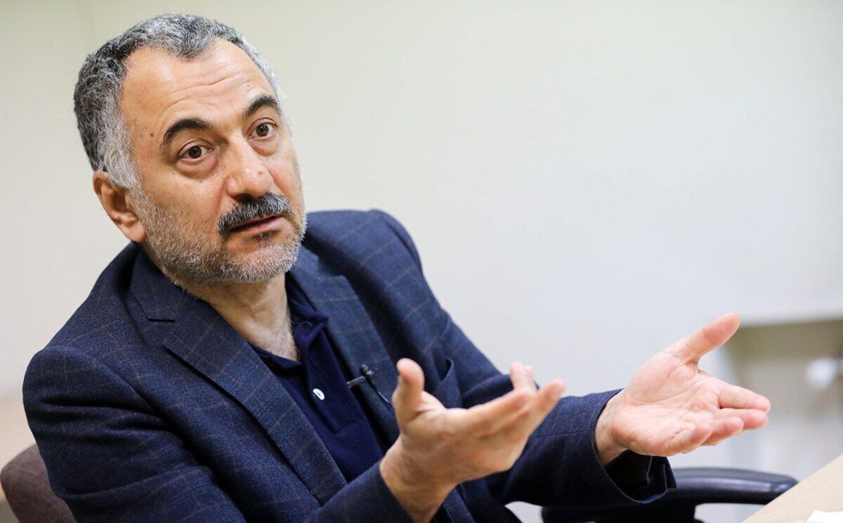 چرا لیلاز را آوردید که حرف مفت بزند و بگوید ۹ دی فقط یک میدان در تهران دارد که آن هم سوراخ است؟