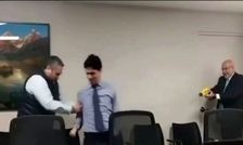 تست شوکر برقی شهردار پرو روی مشاورش/ مشاور نیمه‌جان شد/ ویدئو
