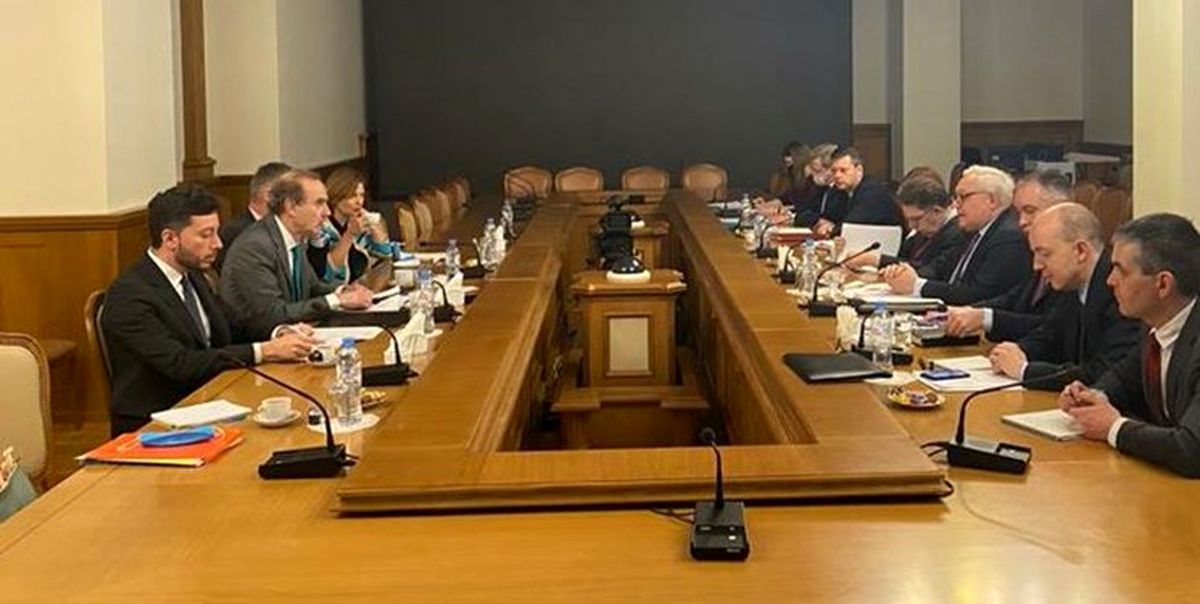 مقام اتحادیه اروپا: با نماینده روسیه درباره برجام گفت‌وگو کردم