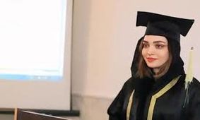 حضور بهنوش طباطبایی با بادیگارد در مراسم فارغ‌التحصیلی/ ویدئو