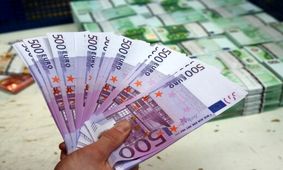 افزایش ارزش یورو در برابر ارزش دلار/عکس