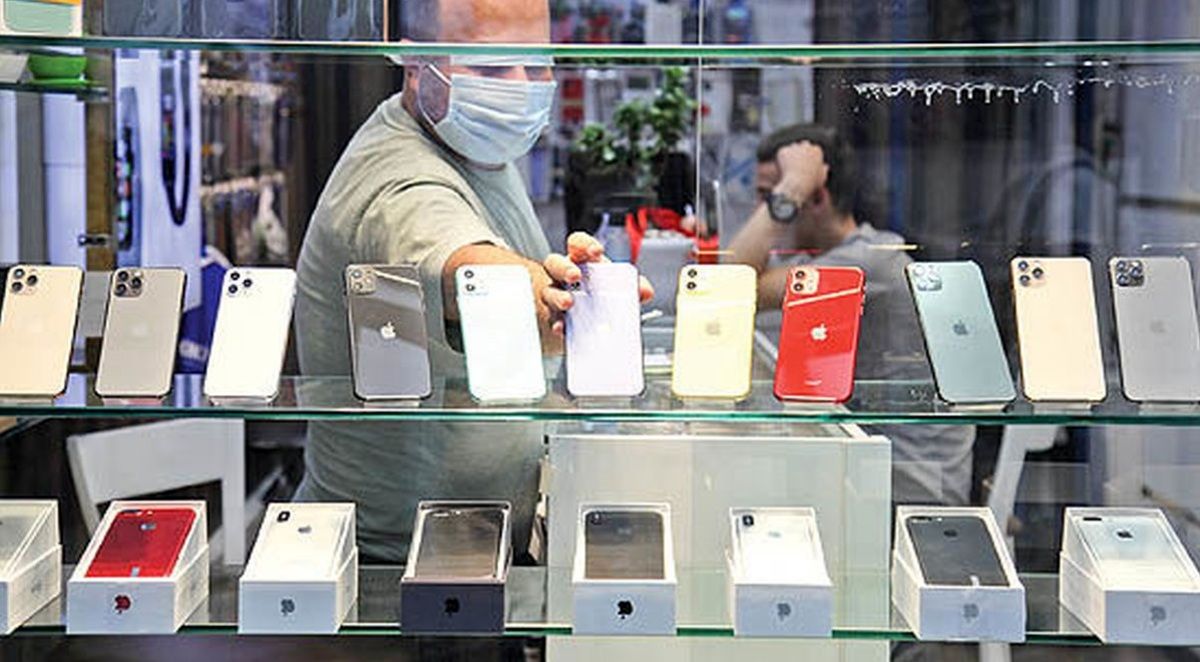 ۴۰ درصد بازار موبایل در اختیار ۳۰ نفر