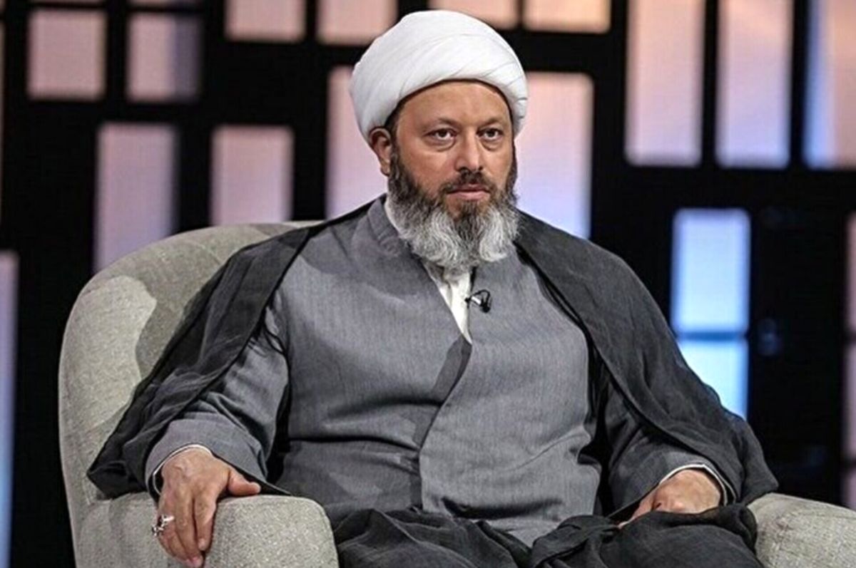 قاسمیان، روحانی نزدیک به جلیلی درباره جنجال خود در ریاض: افق رویای ۲۰۳۰ عربستان، به سمت الحاد و در دامن استکبار جهانی قرار گرفتن، است/ آوازه خوانی آن زن معلوم‌الحال در حجاز، نشان از اراده‌ی خاص برای رسیدن به رویای مذکور است