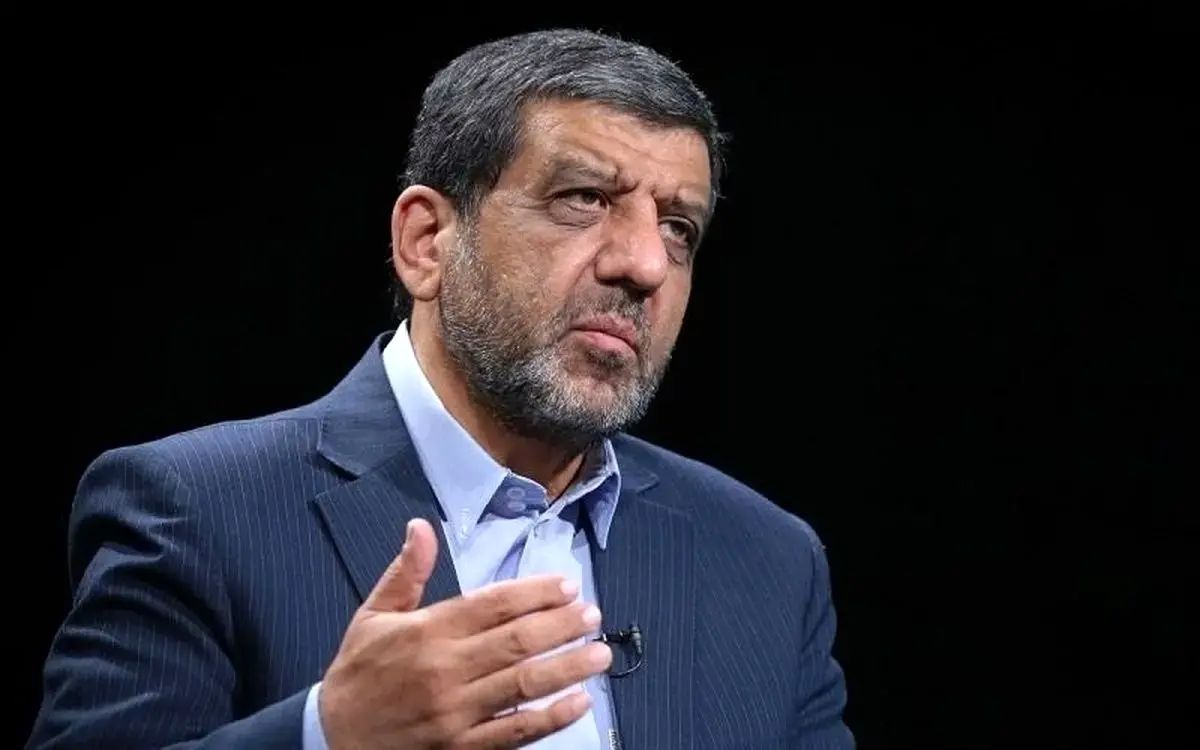 تصویری قدیمی از ضرغامی در کنار احمدی‌نژاد 