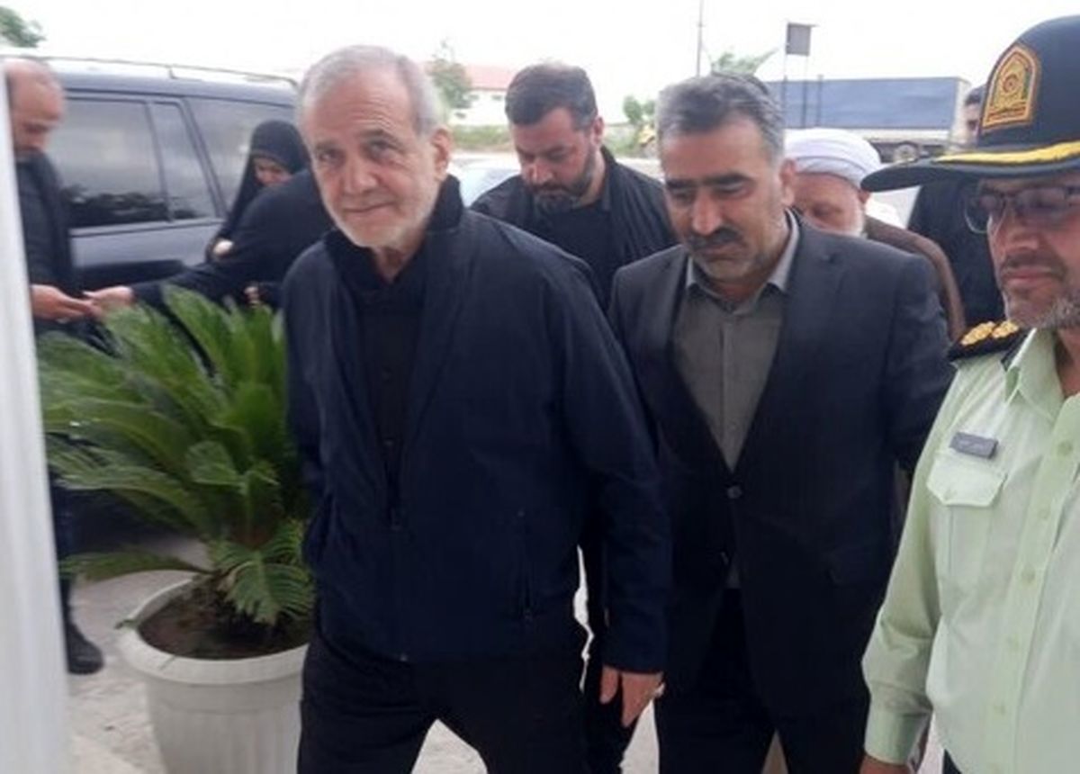 رئیس جمهور به بندر آستارا وارد شد

