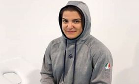 روش جالب دختر وزنه بردار ایران در قونیه برای سر وزن رسیدن