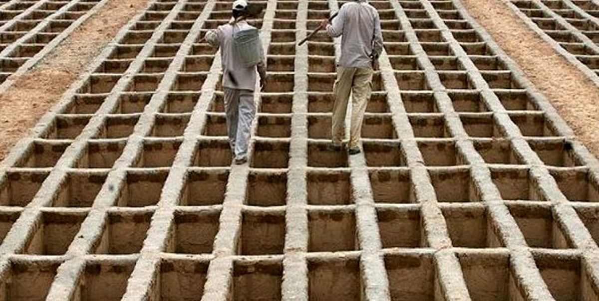 پیدا شدن یک دعای عجیب در گورستانی در یزد/ عکس

