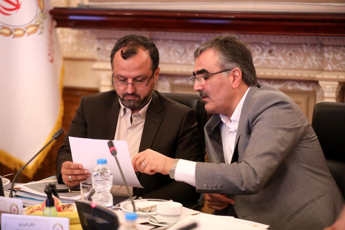 آیا فرماندهان اقتصادی دولت سیزدهم به اختلاف خورده‌اند؟