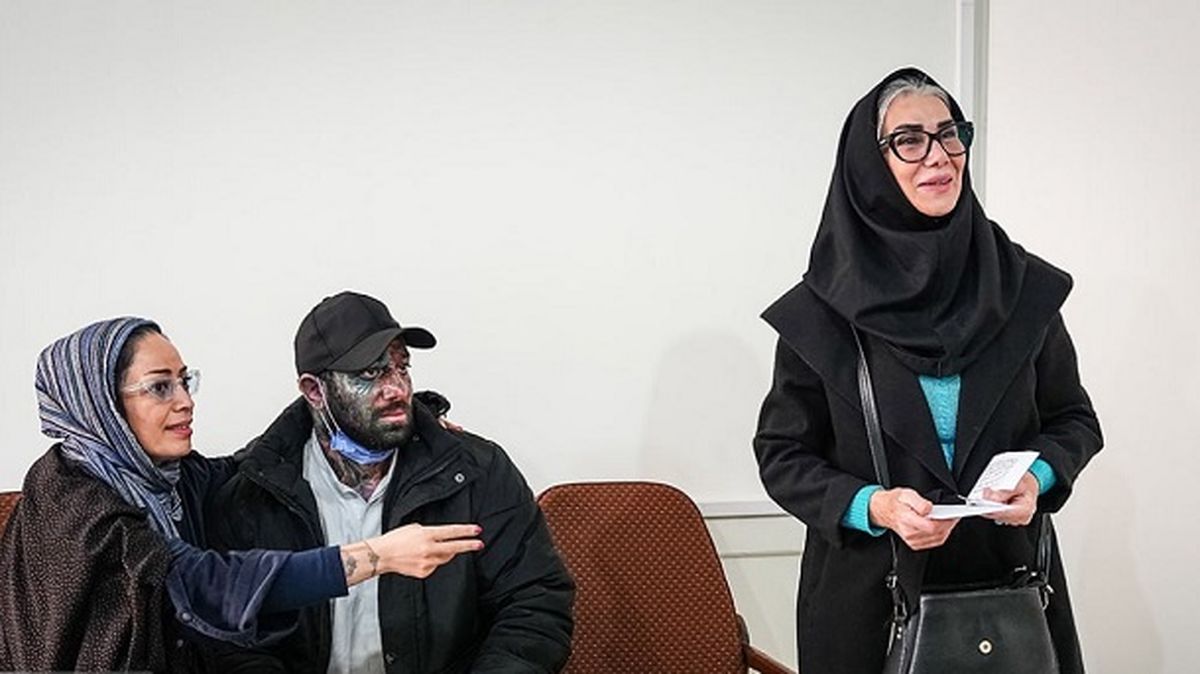 نذری دادن مادر امیر تتلو به نیت آزادی پسرش/ ویدئو
