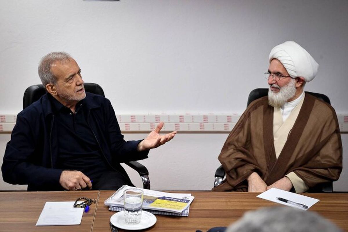 پزشکیان: دشمن پس از ناکامی در جنگ نظامی، تلاش دارد جنگ را به عرصه اقتصاد منتقل کند/ دستاوردهای نیروهای مسلح در میدان نظامی با صرفه‌جویی در میدان اقتصادی تکمیل شود    