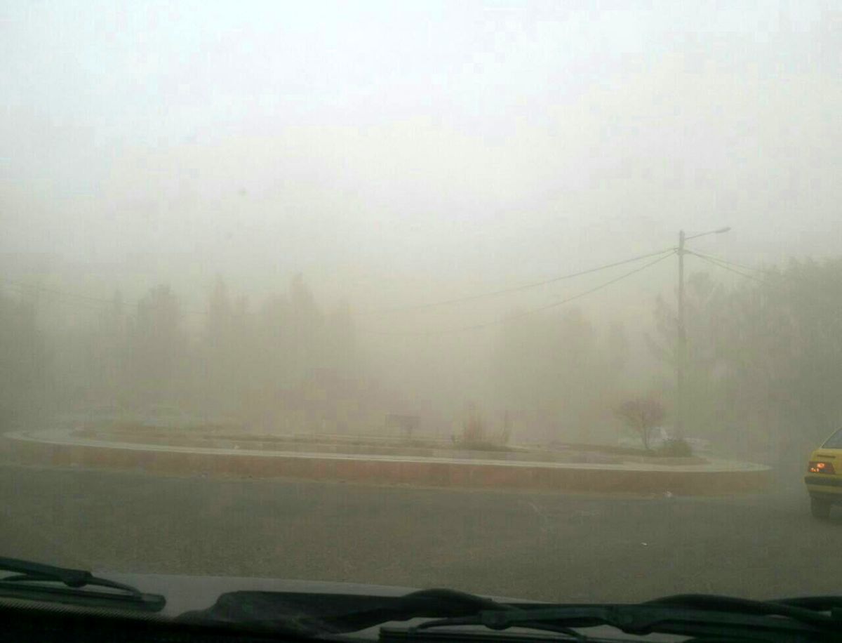 طوفان شن با سرعت ۸۰ کیلومتر بر ساعت زاهدان را در نوردید