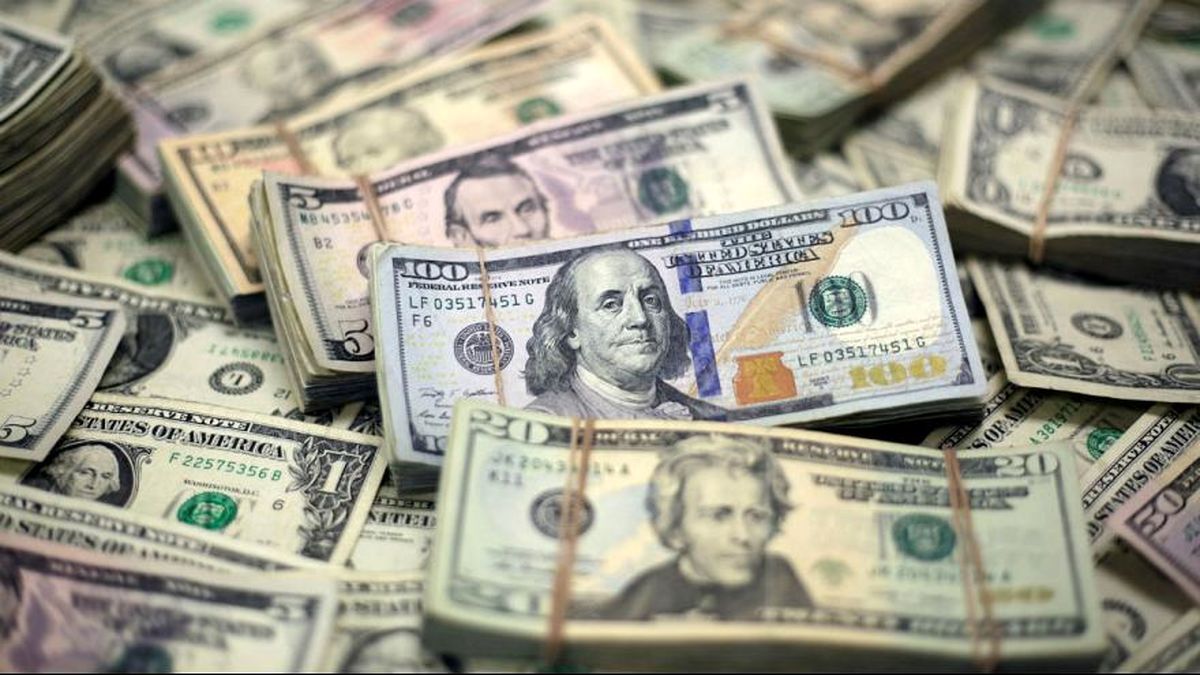 عضو کمیسیون اقتصادی مجلس: موج جدید کاهش قیمت ارز در راه است/ دلار ۸ هزار تومانی هم گران است