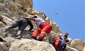 امدادگران هلال احمر ۶ نفر را در کوه‌های پردیس جم نجات دادند+تصاویر