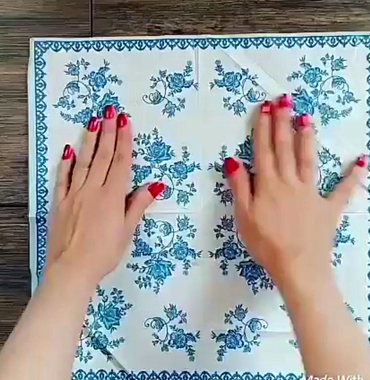 نحوه تا زدن دستمال سفره/ ویدئو