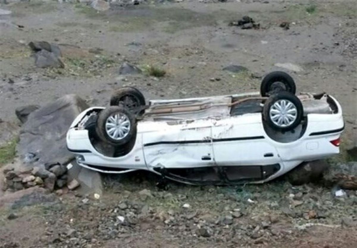 واژگونی خودرو حامل دانش‌آموزان در جاده لغزنده لرستان