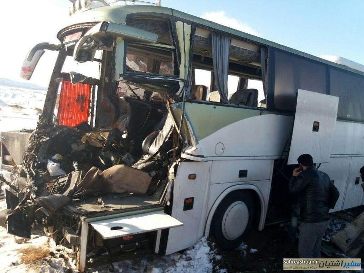 یک کشته و یک مصدوم در تصادف دو خودرو و اتوبوس