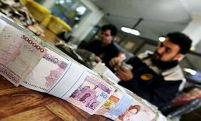شکاف عیدی کارگران و کارمندان عمیق‌تر شد/ مبلغ عیدی امسال چقدر است؟