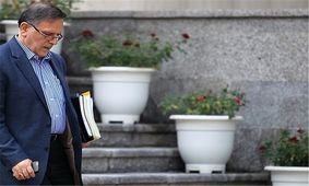 دعوت دانشجویان از سیف برای پاسخگویی درباره عملکرد بانک مرکزی
