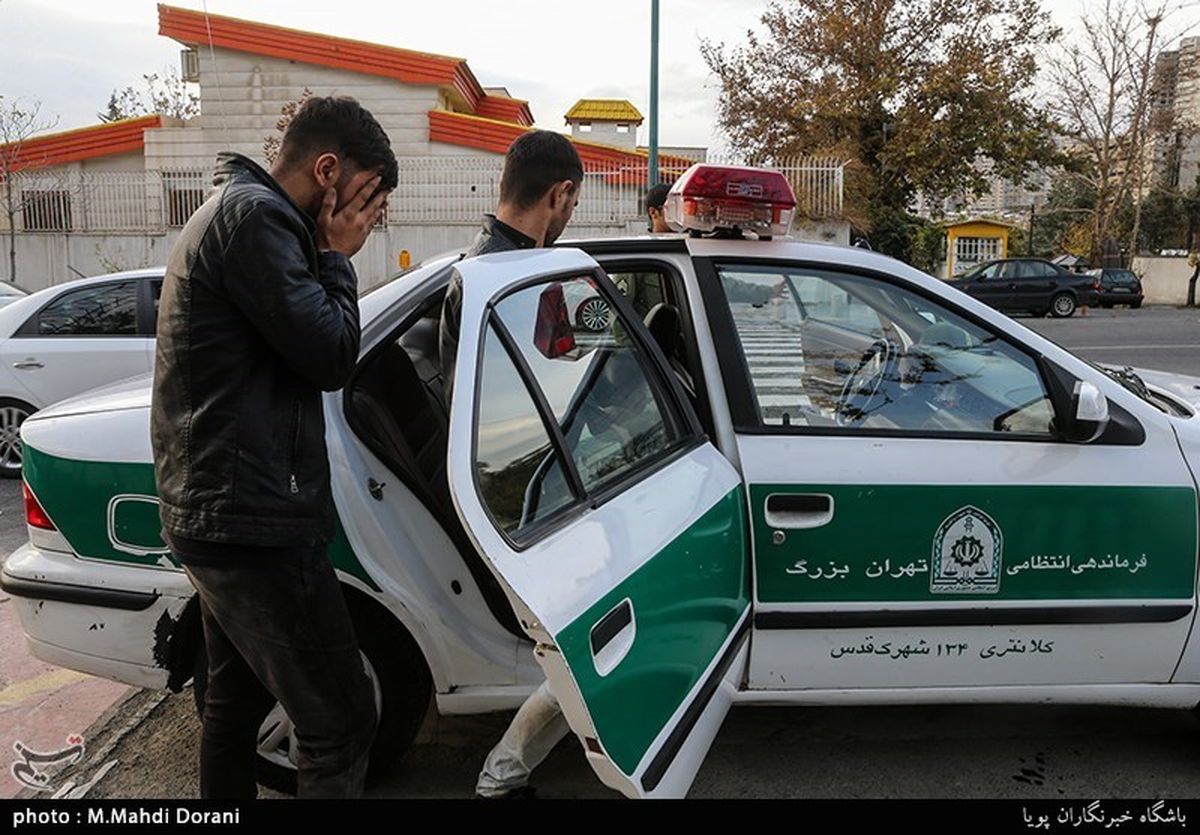 ۲ اخاذ مأمورنما در قم دستگیر شدند